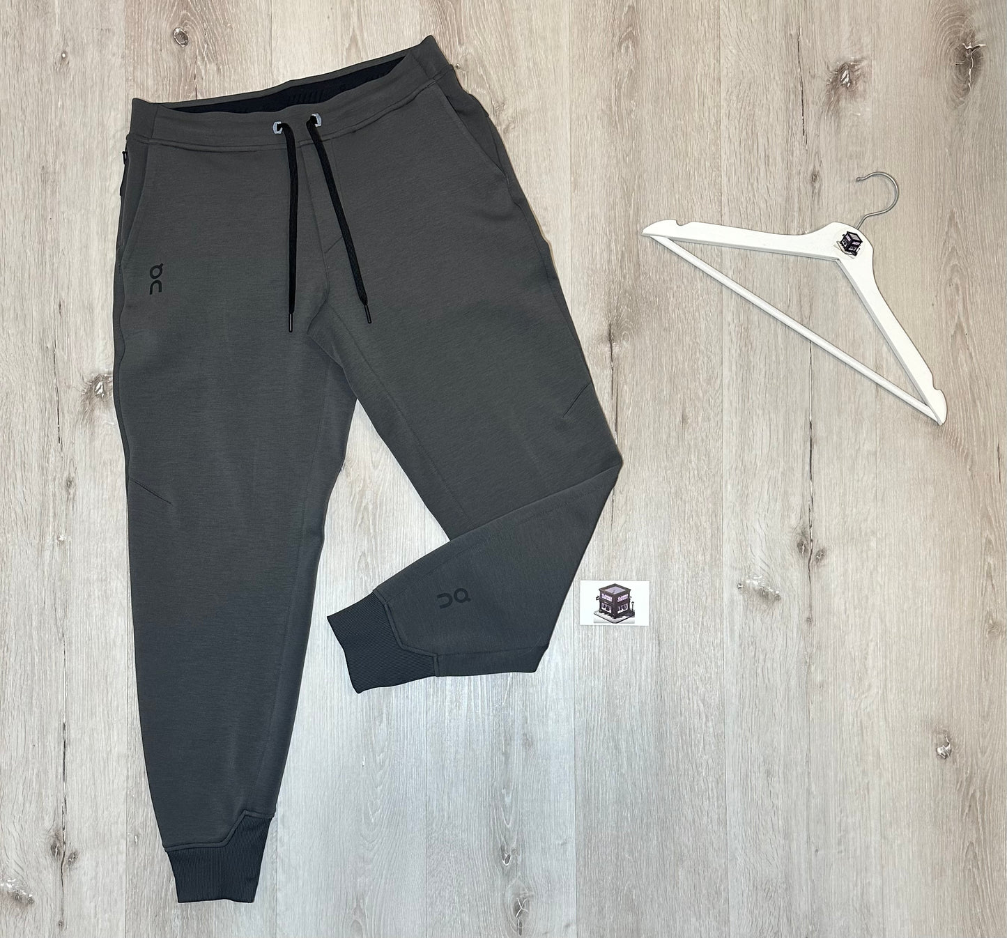 ON RUNNING TECH TRACKSUIT ECLIPSE SIZE MEDIUM