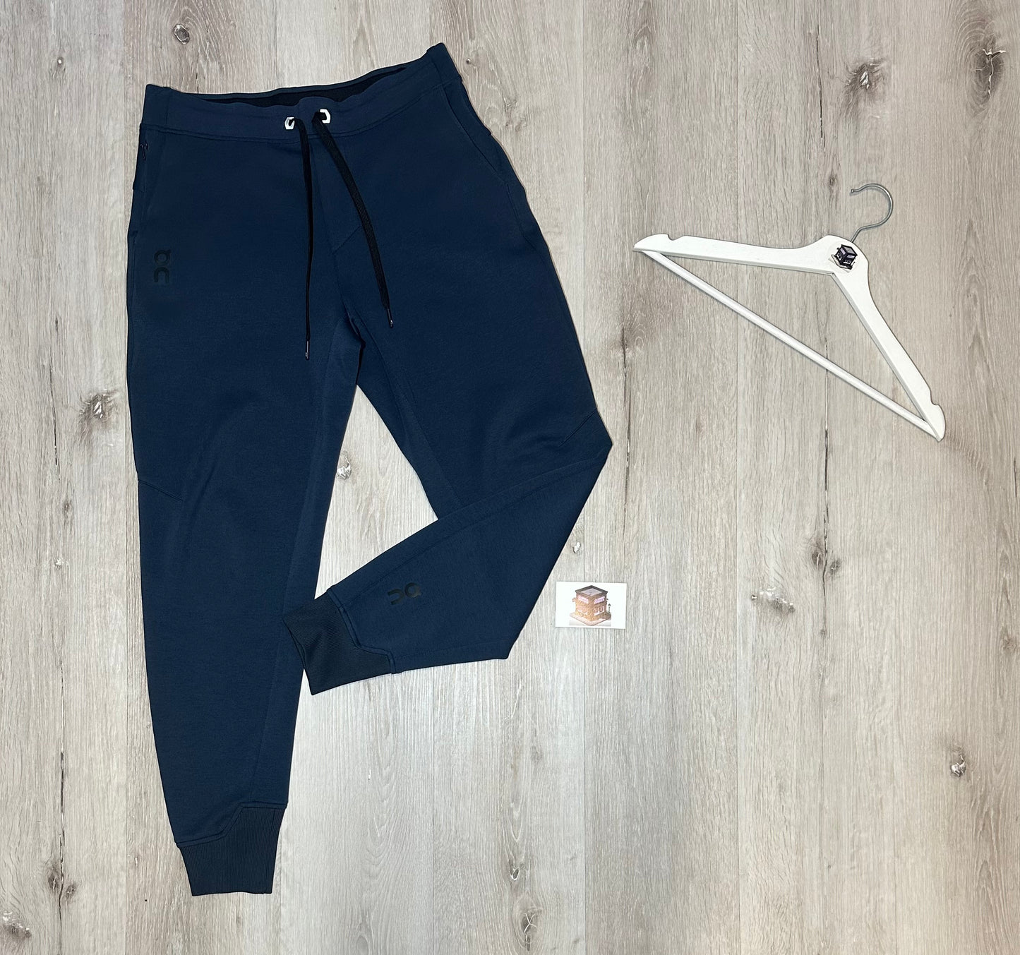 ON RUNNING TECH TRACKSUIT NAVY SIZE MEDIUM