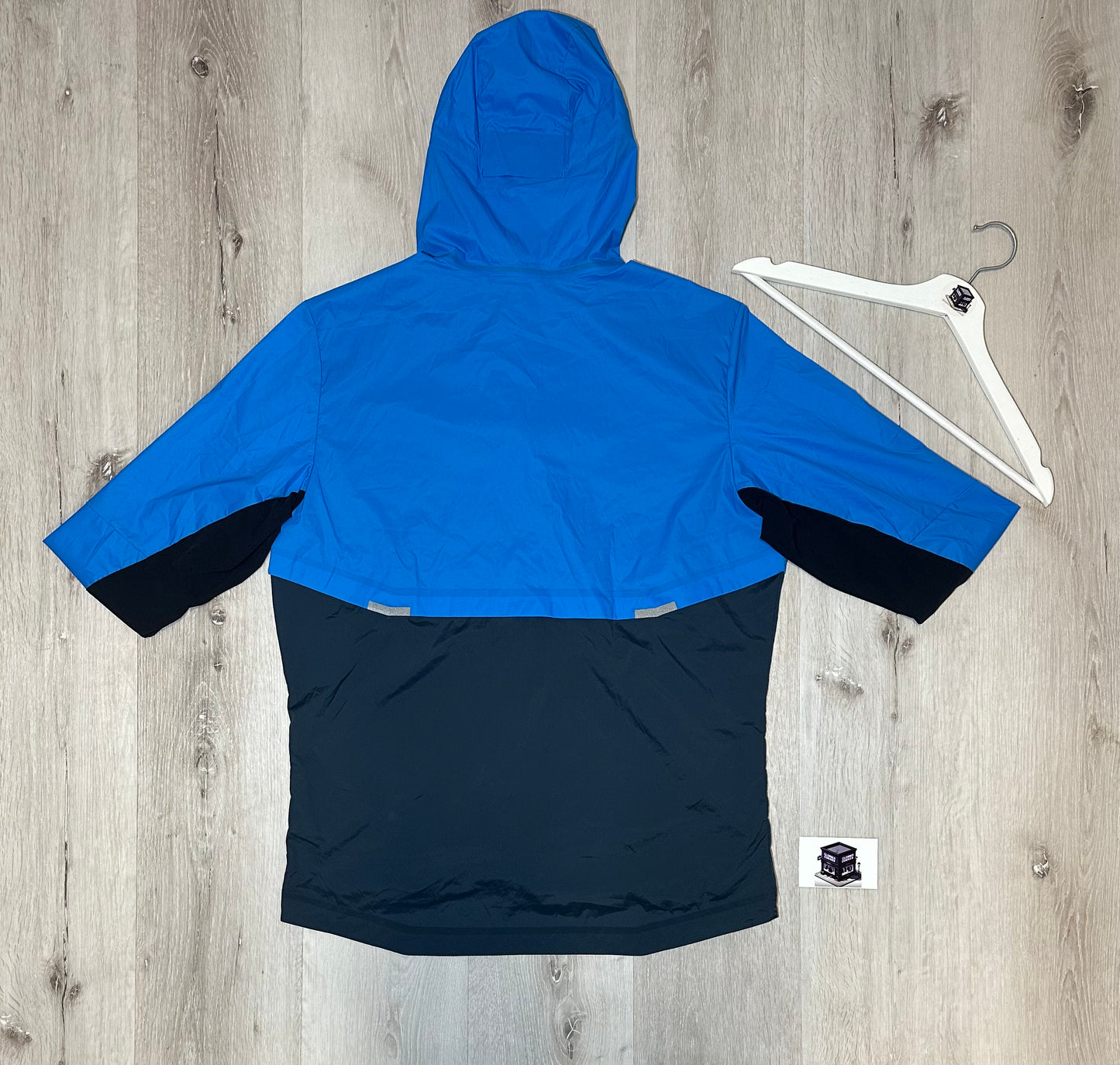 USA EXCLUSIVELY RARE ON RUNNING WEATHER JACKET BLUE/NAVY SIZE LARGE