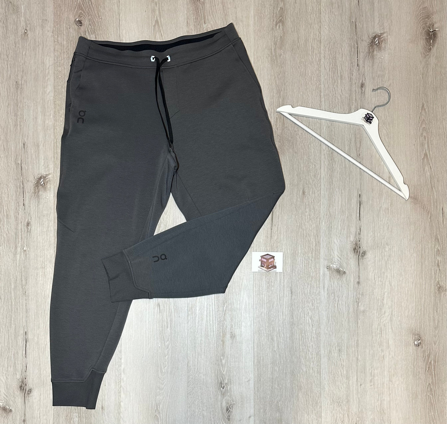 ON RUNNING TECH TRACKSUIT ECLIPSE SIZE MEDIUM