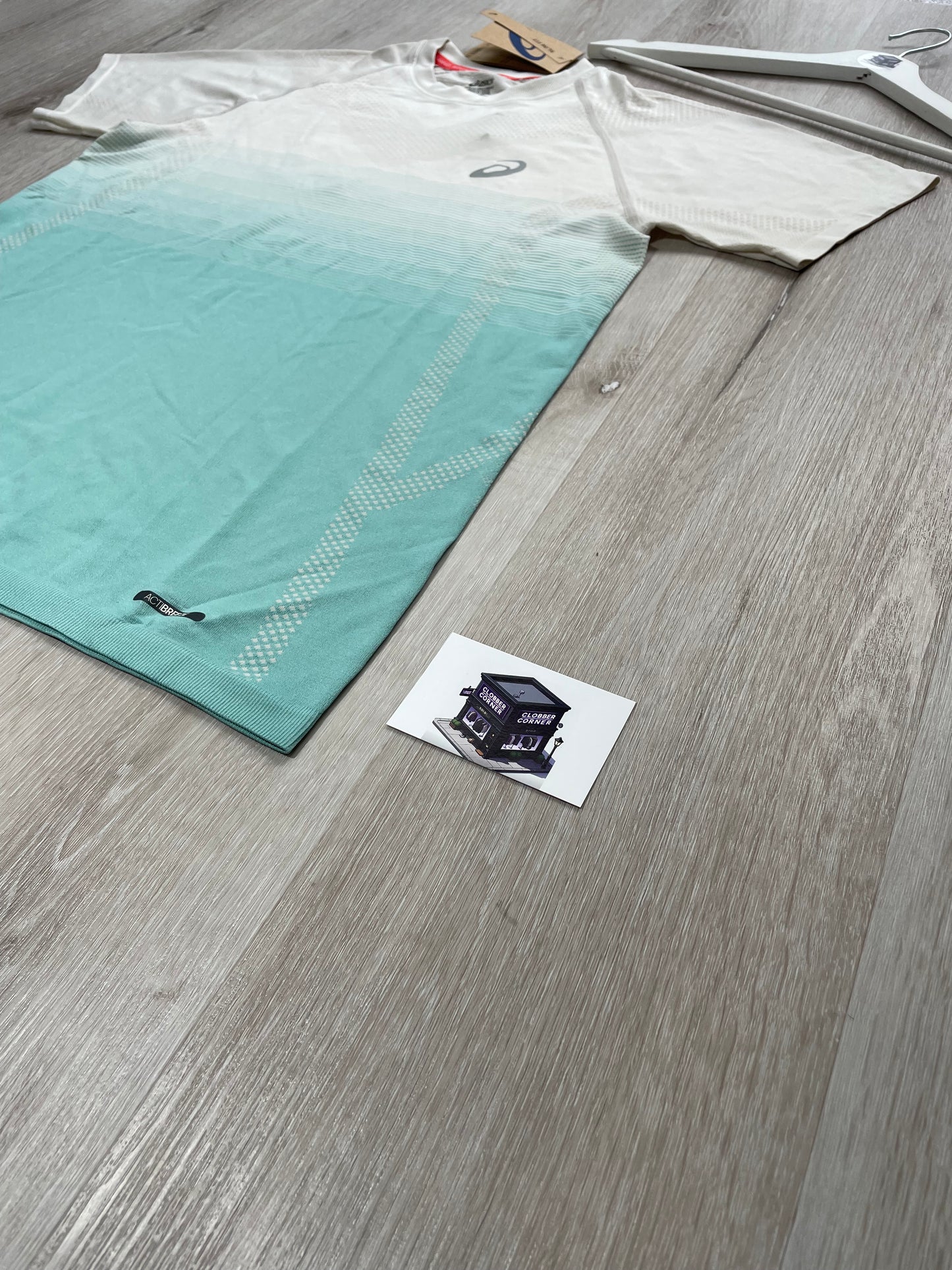 ASICS SEAMLESS T-SHIRT BIRCH/OCEAN