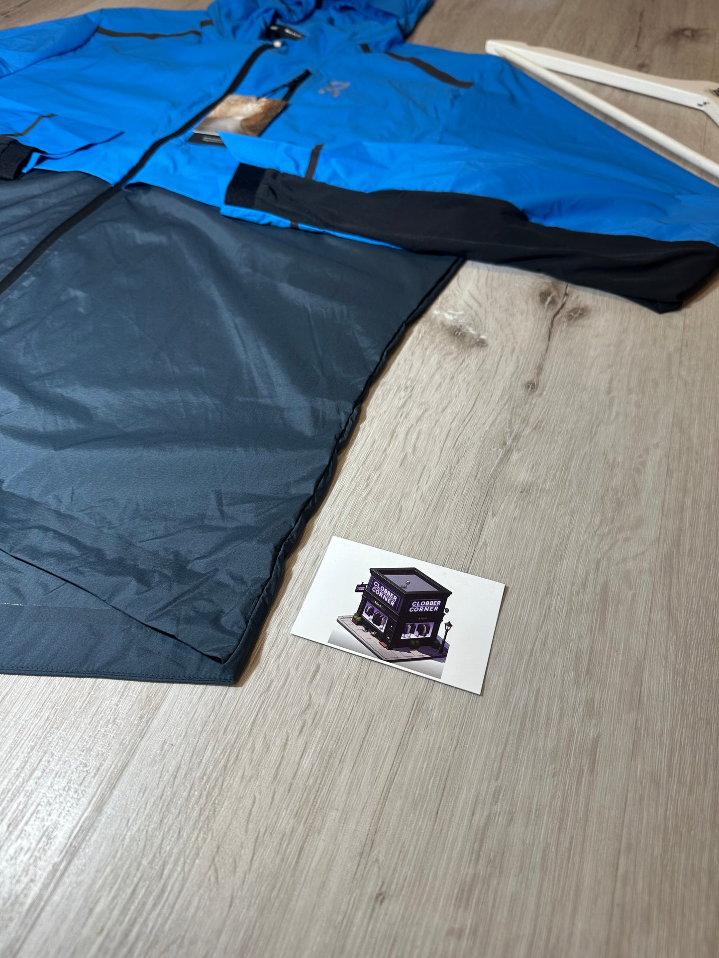 USA EXCLUSIVELY RARE ON RUNNING WEATHER JACKET BLUE/NAVY SIZE LARGE