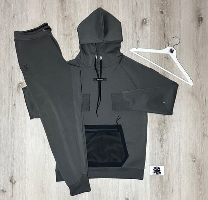ON RUNNING TECH TRACKSUIT ECLIPSE SIZE MEDIUM PANTS & LARGE HOODIE