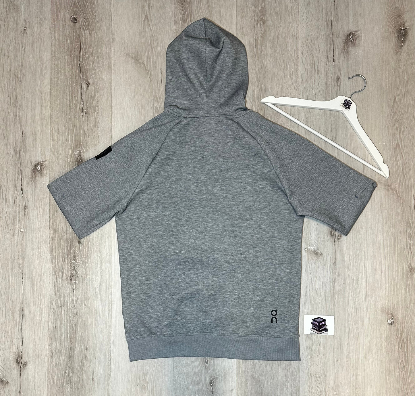 ON RUNNING TECH TRACKSUIT STEEL GREY SIZE SMALL PANTS & MEDIUM HOODIE