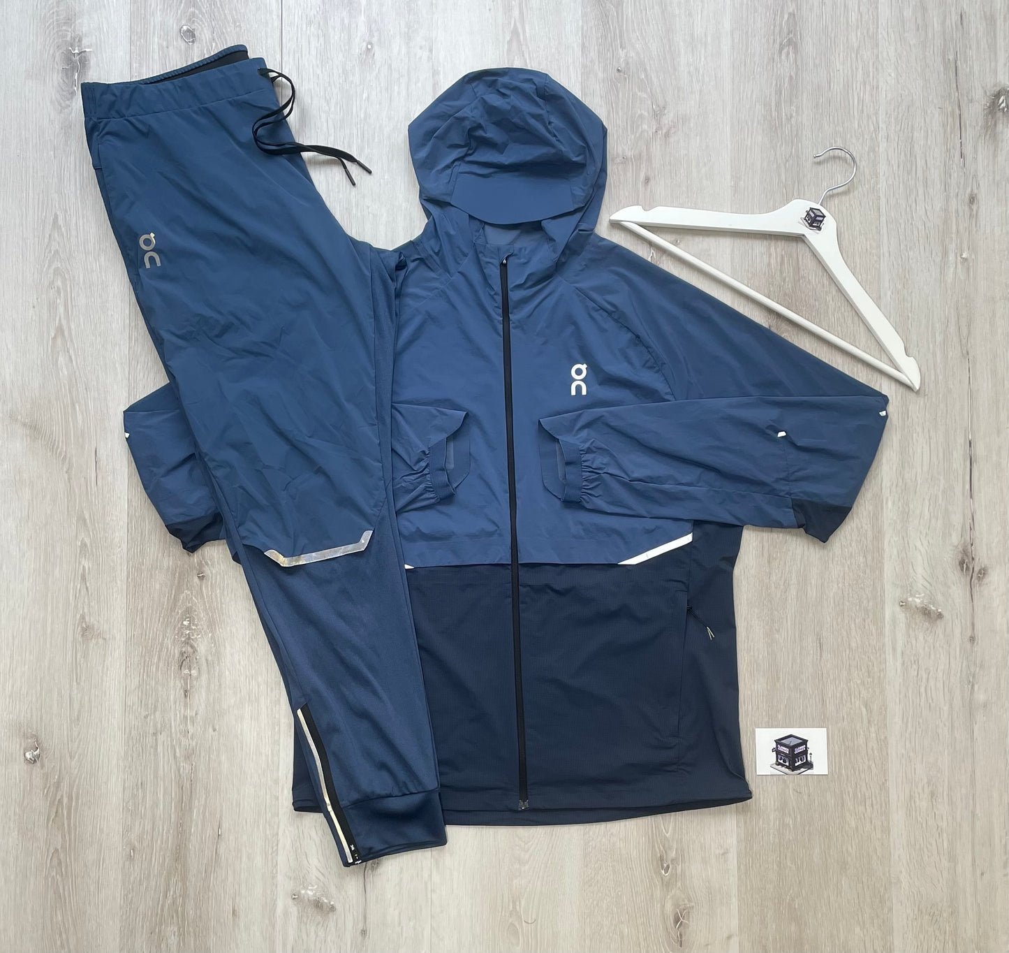 ON RUNNING CORE TRACKSUIT NAVY SIZE MEDIUM