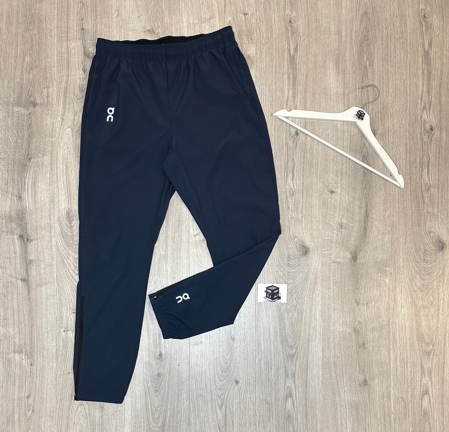 ON RUNNING CORE TRACKSUIT NAVY SIZE MEDIUM