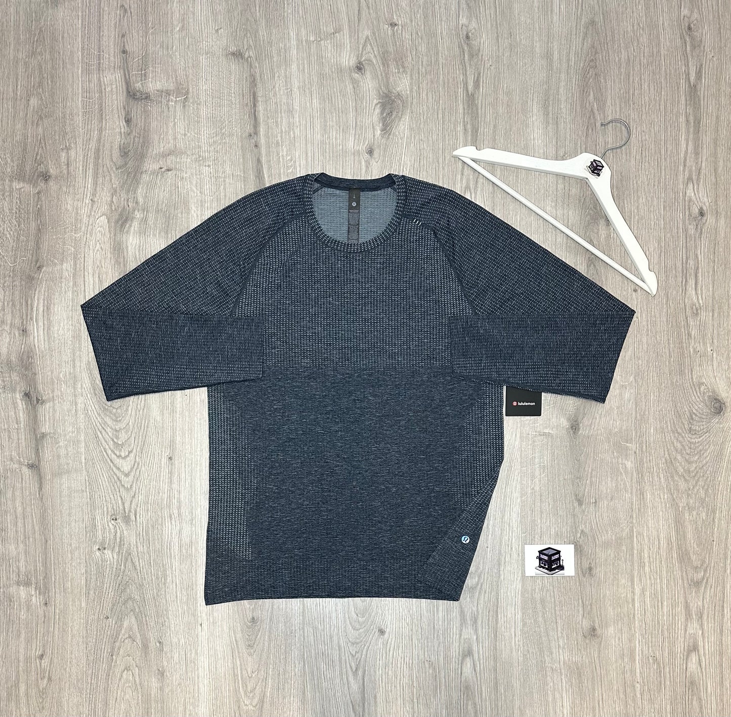 LULULEMON METAL VENT TECH LONG SLEEVE STARCH/NAVY