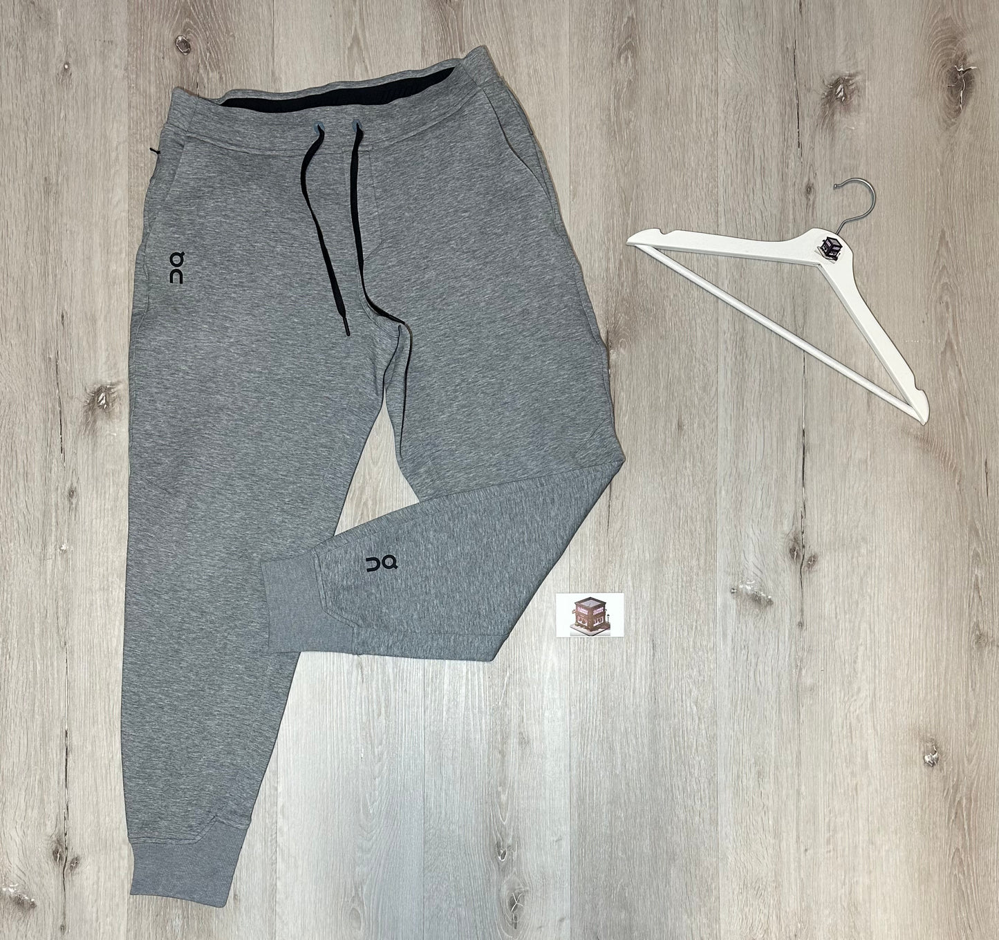 ON RUNNING TECH TRACKSUIT STEEL GREY SIZE SMALL PANTS & MEDIUM HOODIE