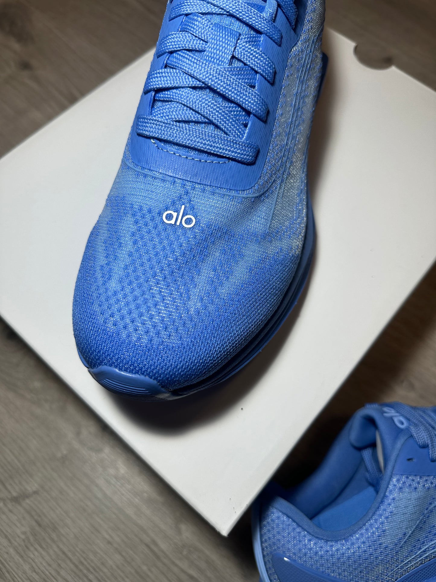 ALO RUNNER CRYSTAL CLEAR BLUE
