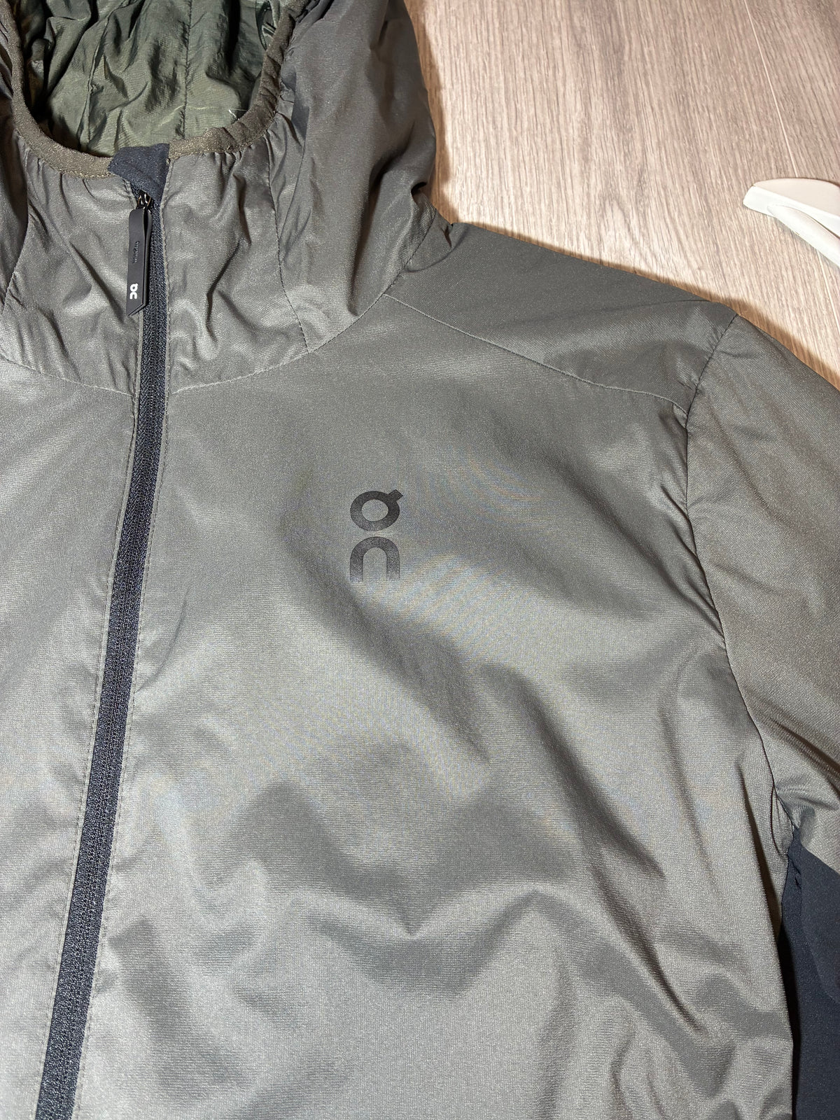 ON RUNNING TRACKSUIT KHAKI/BLACK SIZE MEDIUM