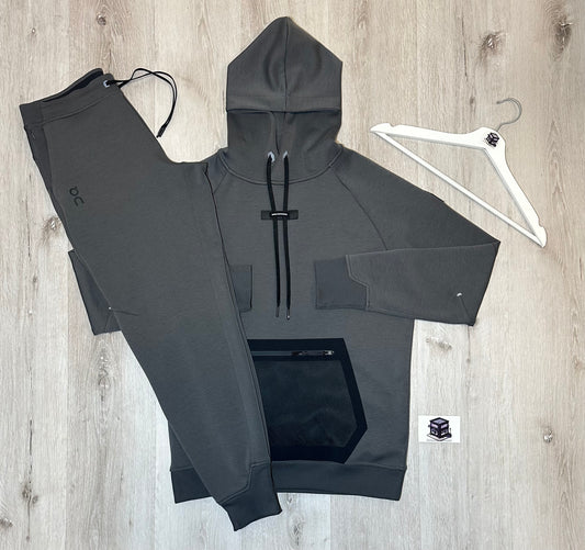 ON RUNNING TECH TRACKSUIT ECLIPSE SIZE MEDIUM