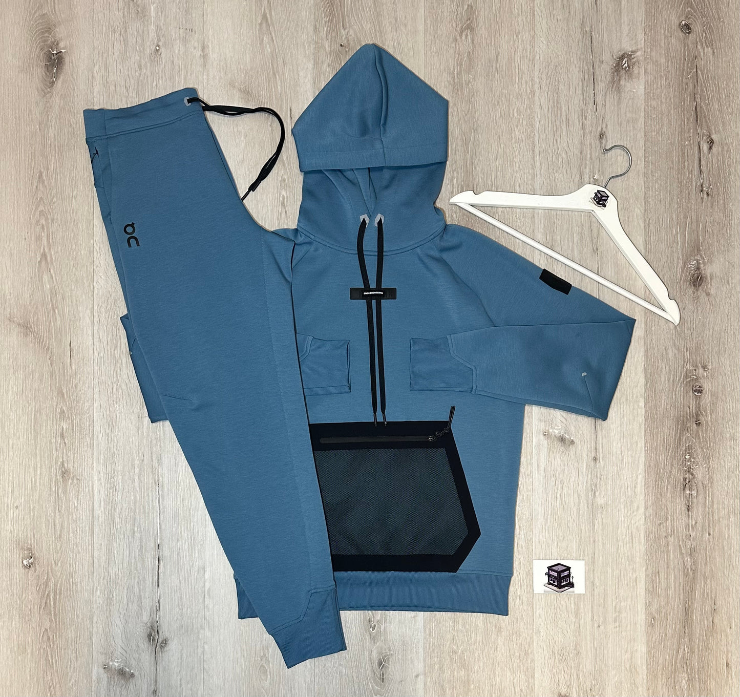ON RUNNING TECH TRACKSUIT COAST BLUE SIZE MEDIUM