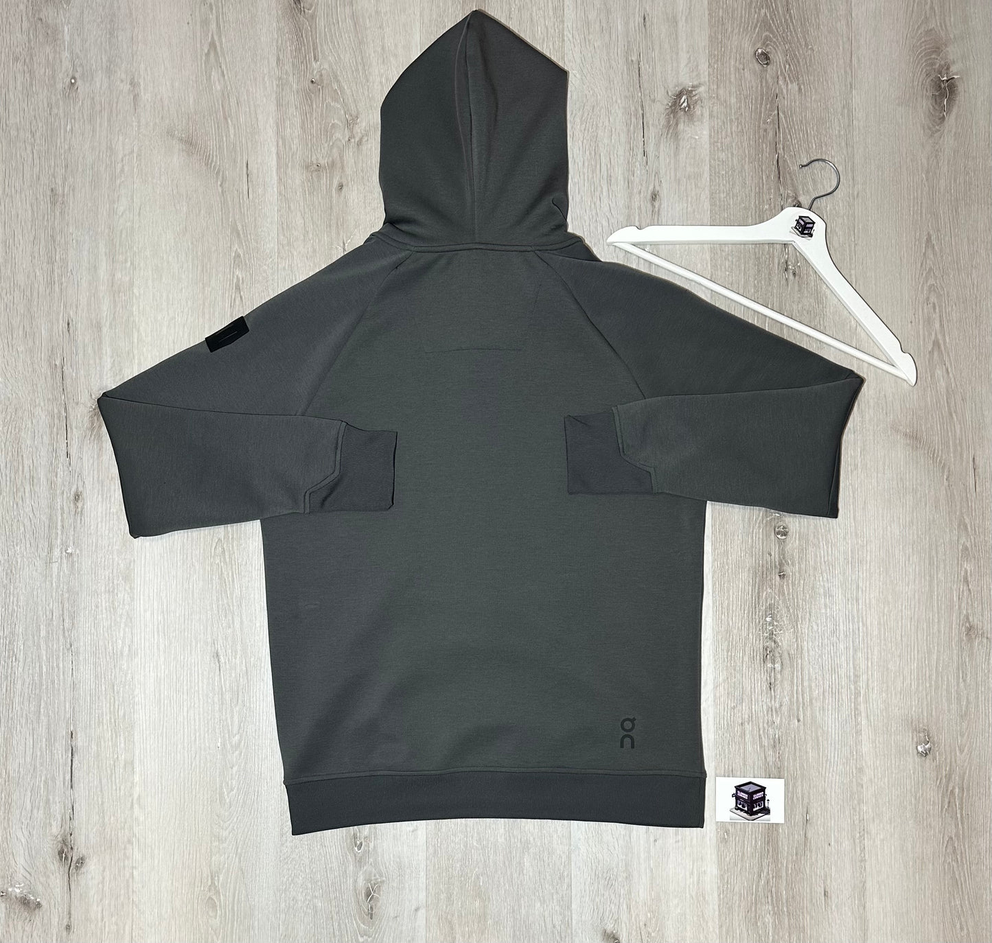 ON RUNNING TECH TRACKSUIT ECLIPSE SIZE MEDIUM PANTS & LARGE HOODIE