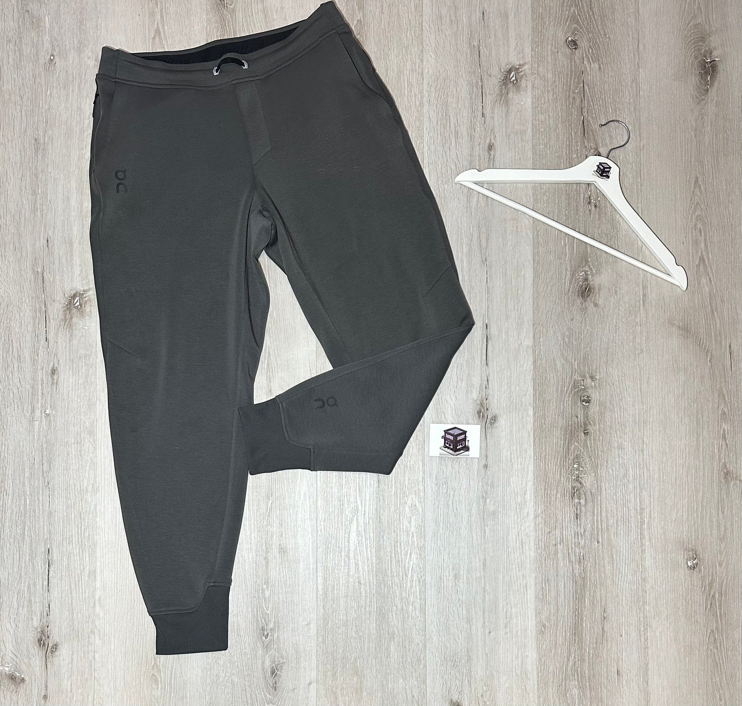 ON RUNNING TECH TRACKSUIT ECLIPSE SIZE MEDIUM PANTS & LARGE HOODIE