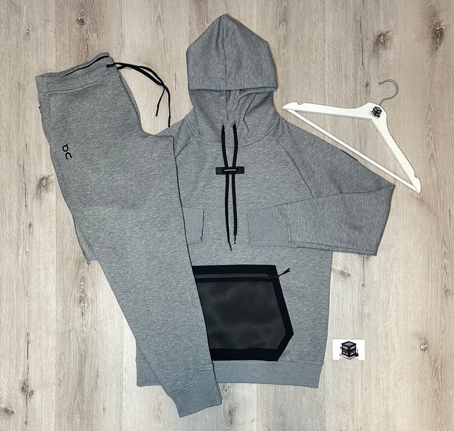 ON RUNNING TECH TRACKSUIT STEEL GREY SIZE SMALL PANTS & MEDIUM HOODIE