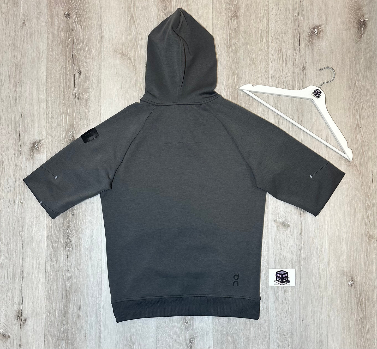 ON RUNNING TECH TRACKSUIT ECLIPSE SIZE MEDIUM