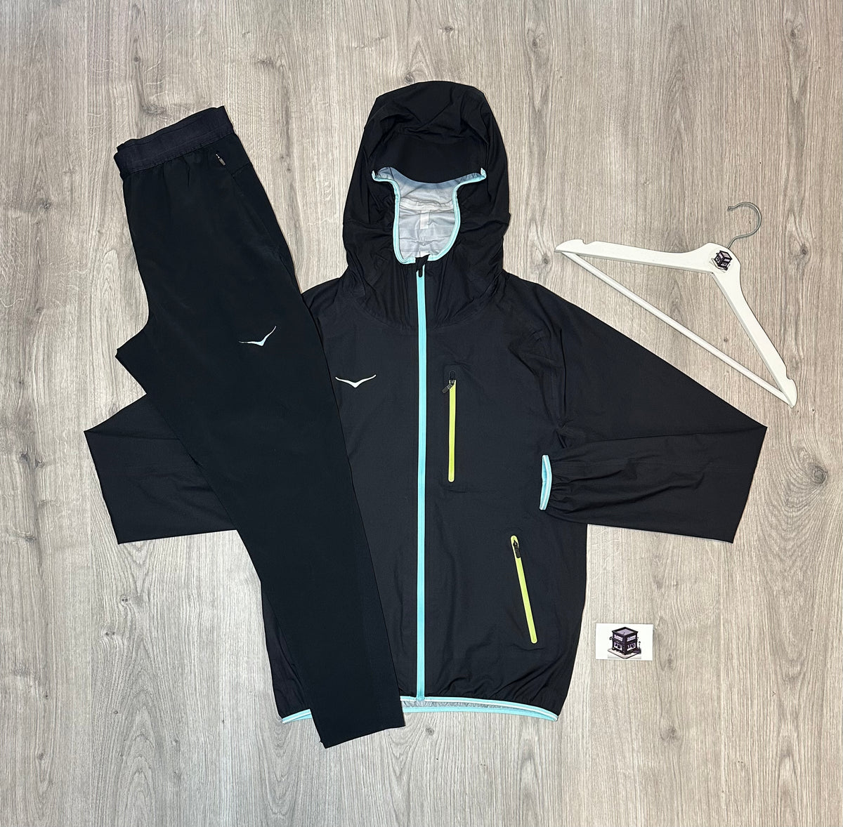HOKA TECSKY WATERPROOF TRACKSUIT BLACK SIZE SMALL
