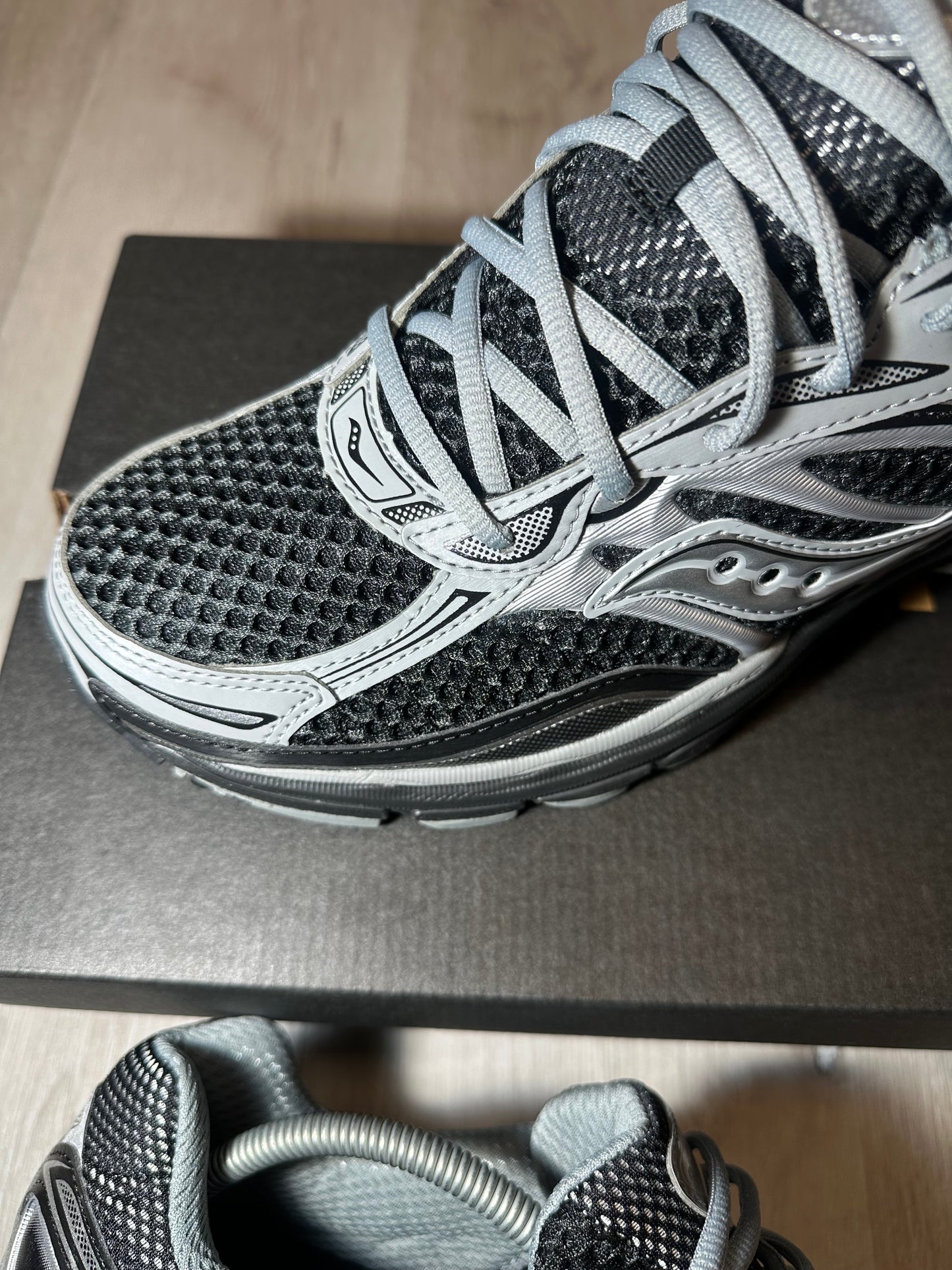 SAUCONY PROGRID OMNI 9 BLACK/SILVER