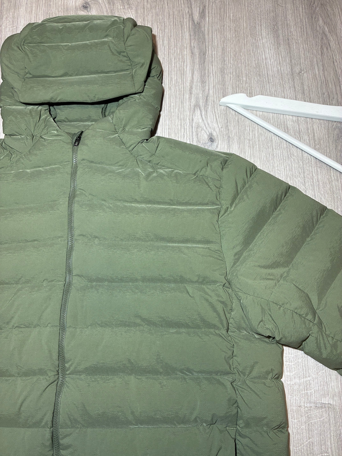 LULULEMON NAVIGATION STRETCH DOWN JACKET KHAKI SIZE MEDIUM
