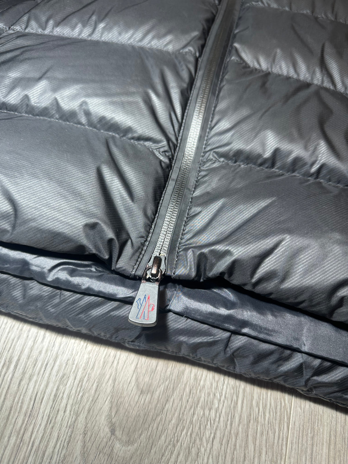 MONCLER GRENOBLE CAMURAC DOWN QUILTED SHORT PUFFER JACKET SIZE 2