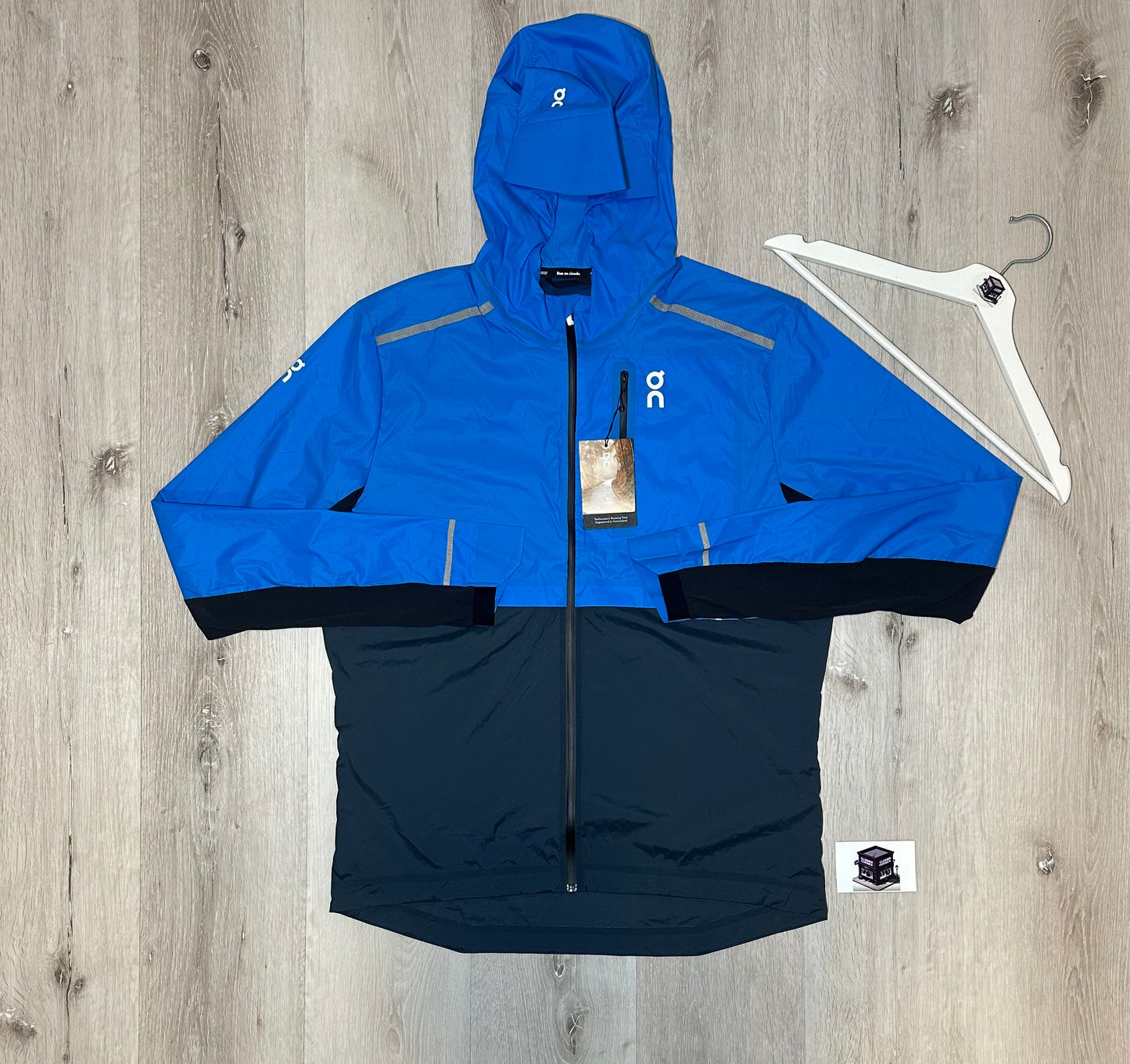USA EXCLUSIVELY RARE ON RUNNING WEATHER JACKET BLUE/NAVY SIZE LARGE