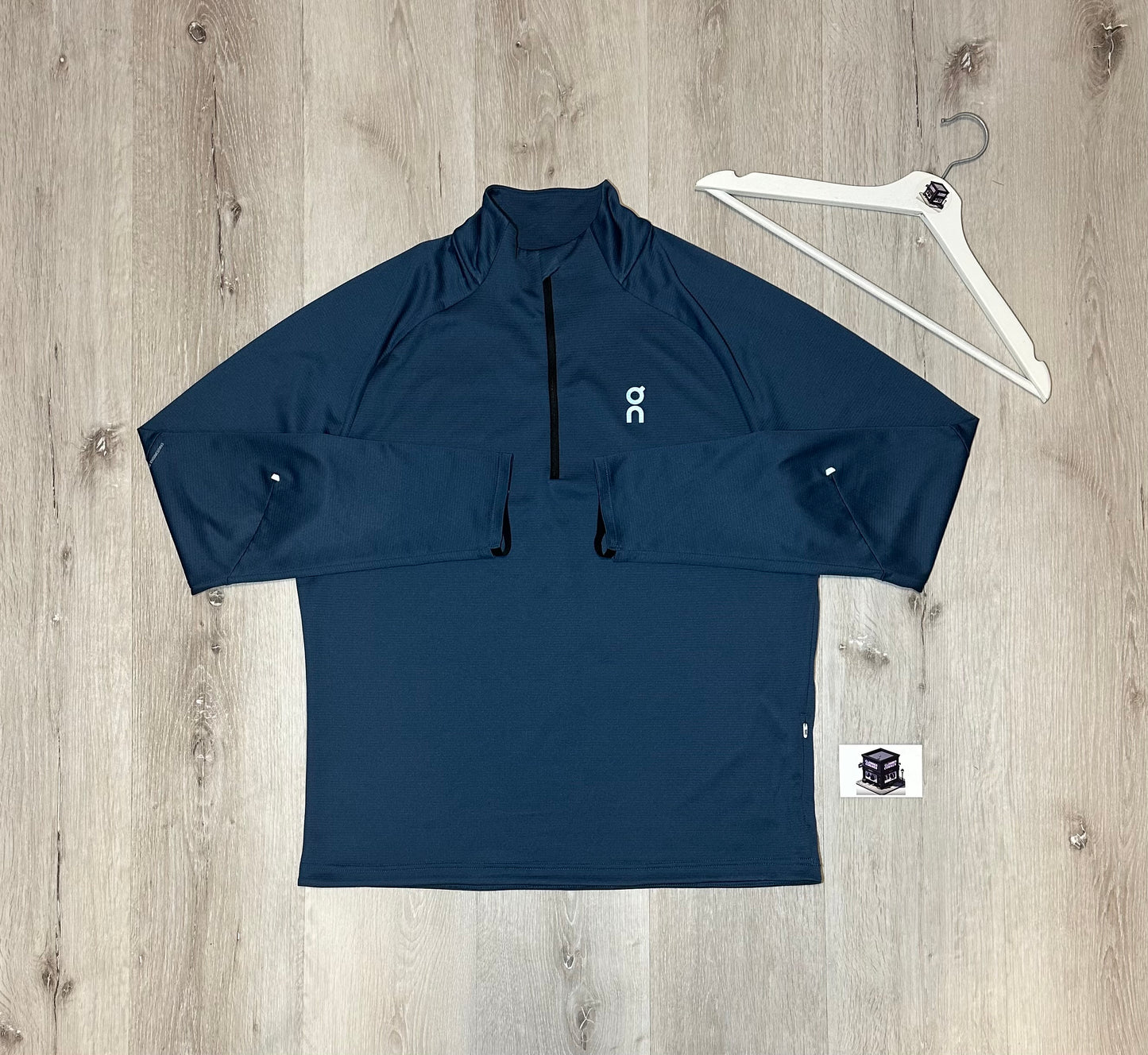ON RUNNING TRACKSUIT NAVY SIZE LARGE