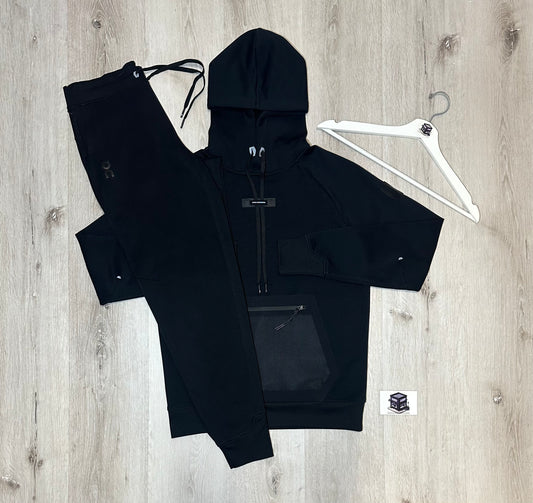 ON RUNNING TECH TRACKSUIT BLACK SIZE SMALL