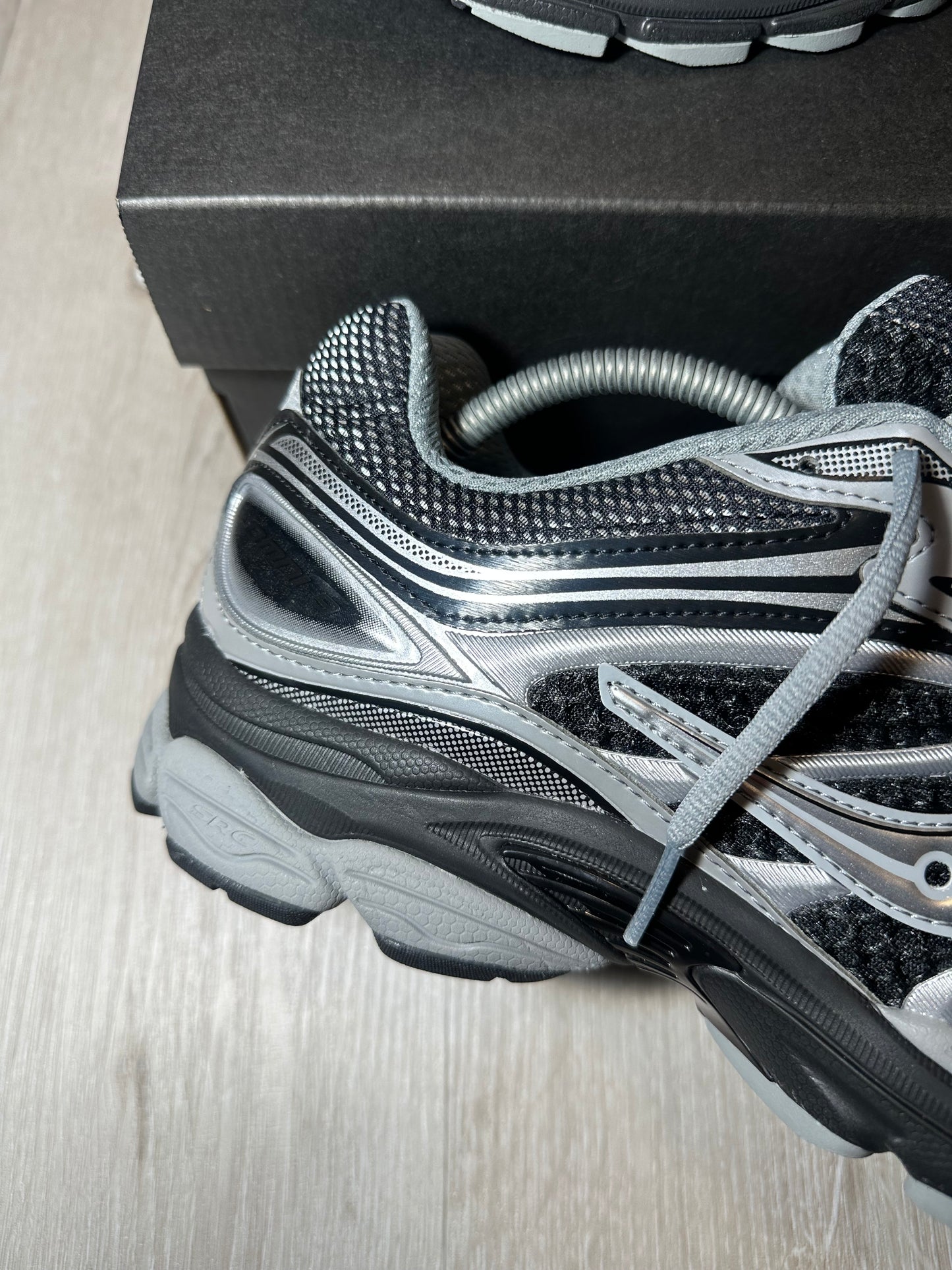 SAUCONY PROGRID OMNI 9 BLACK/SILVER