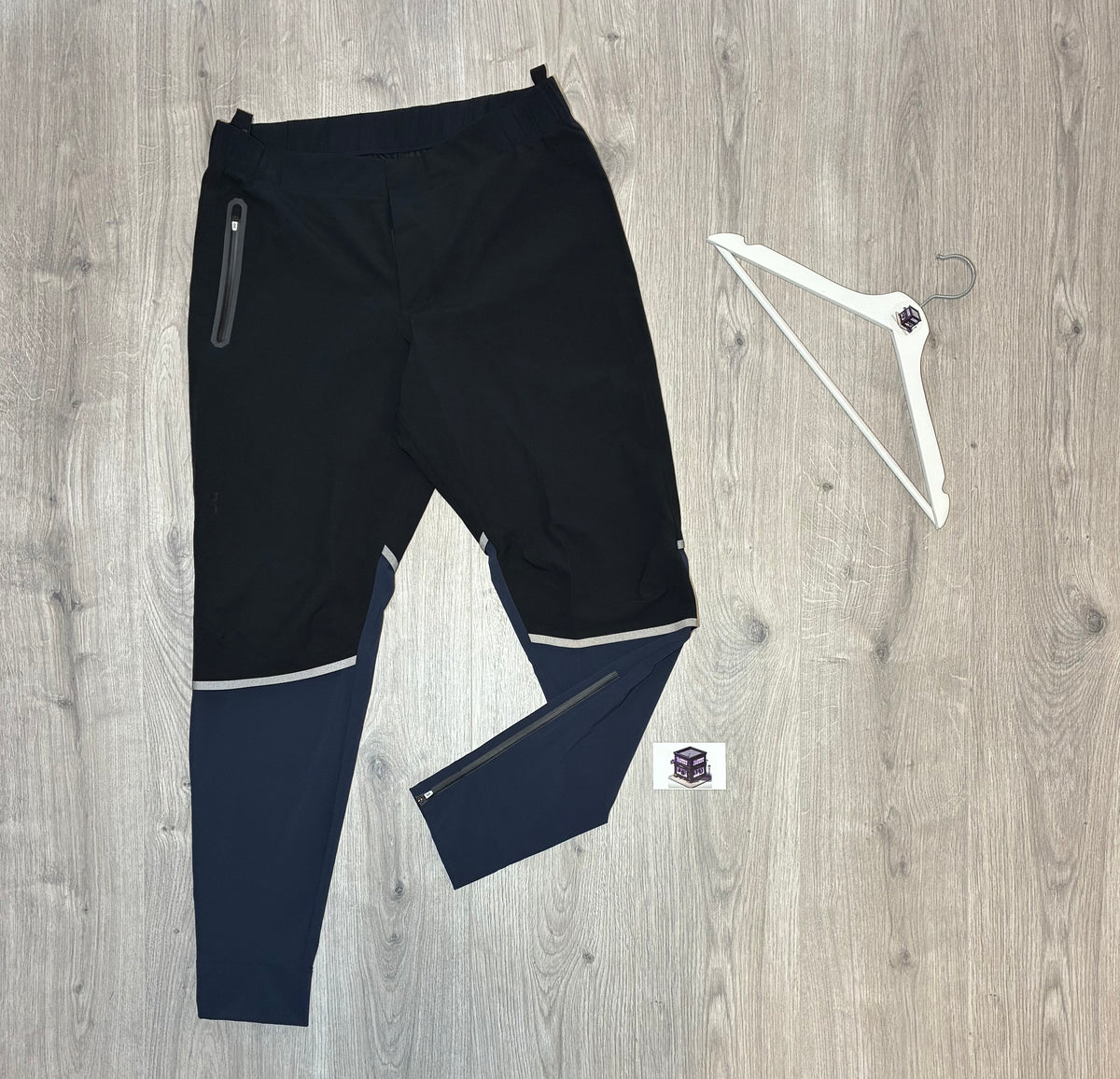 ON RUNNING TRACKSUIT BLACK/NAVY SIZE LARGE