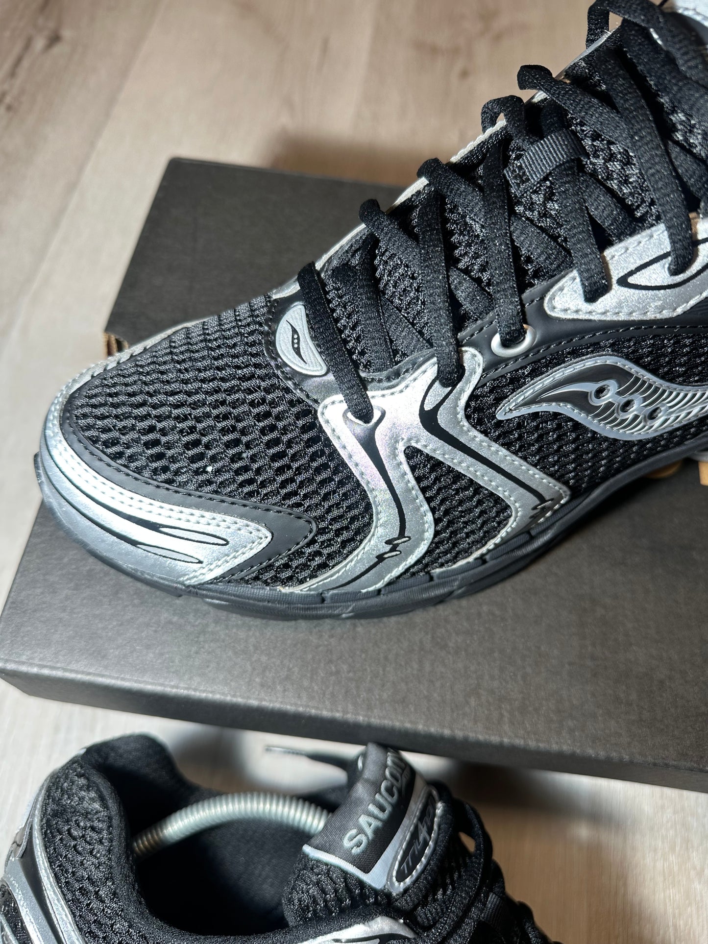 SAUCONY PROGRID TRIUMPH 4 BLACK/SILVER