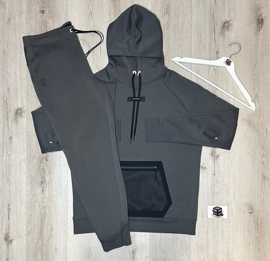 ON RUNNING TECH TRACKSUIT ECLIPSE SIZE LARGE
