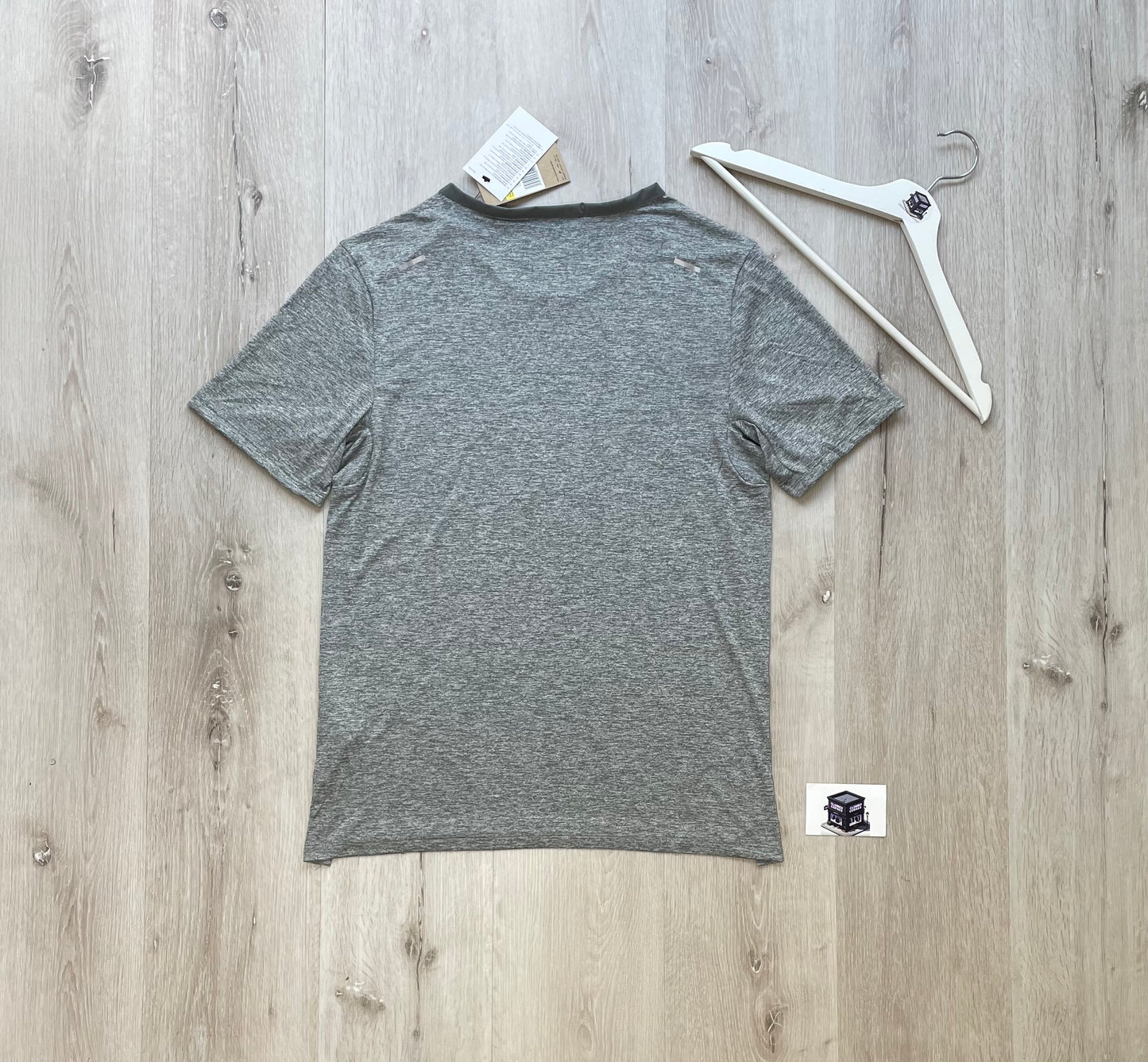 NIKE STRIDE T-SHIRT GREY