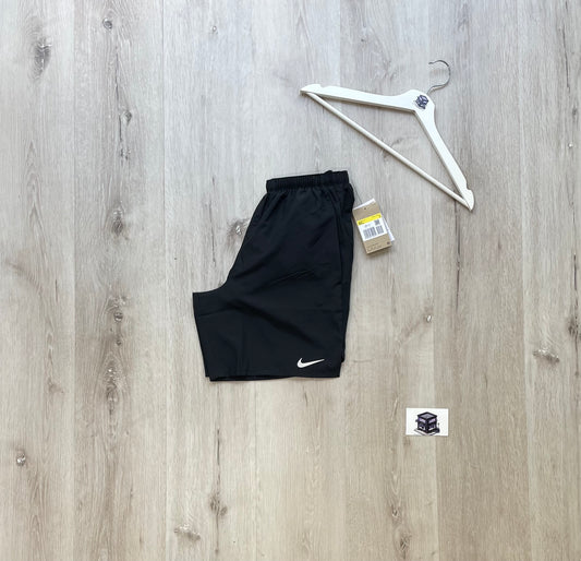 NIKE CHALLENGER SHORTS BLACK 7”