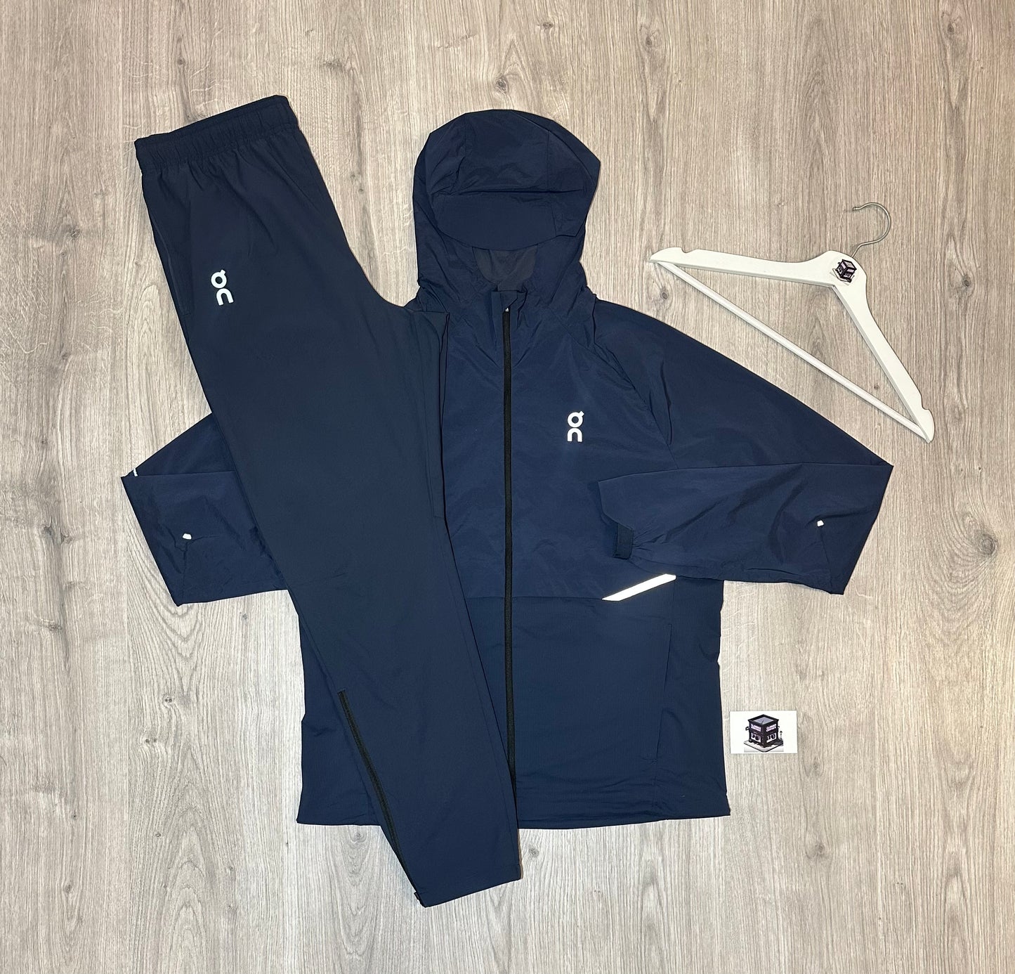ON RUNNING CORE TRACKSUIT NAVY SIZE MEDIUM