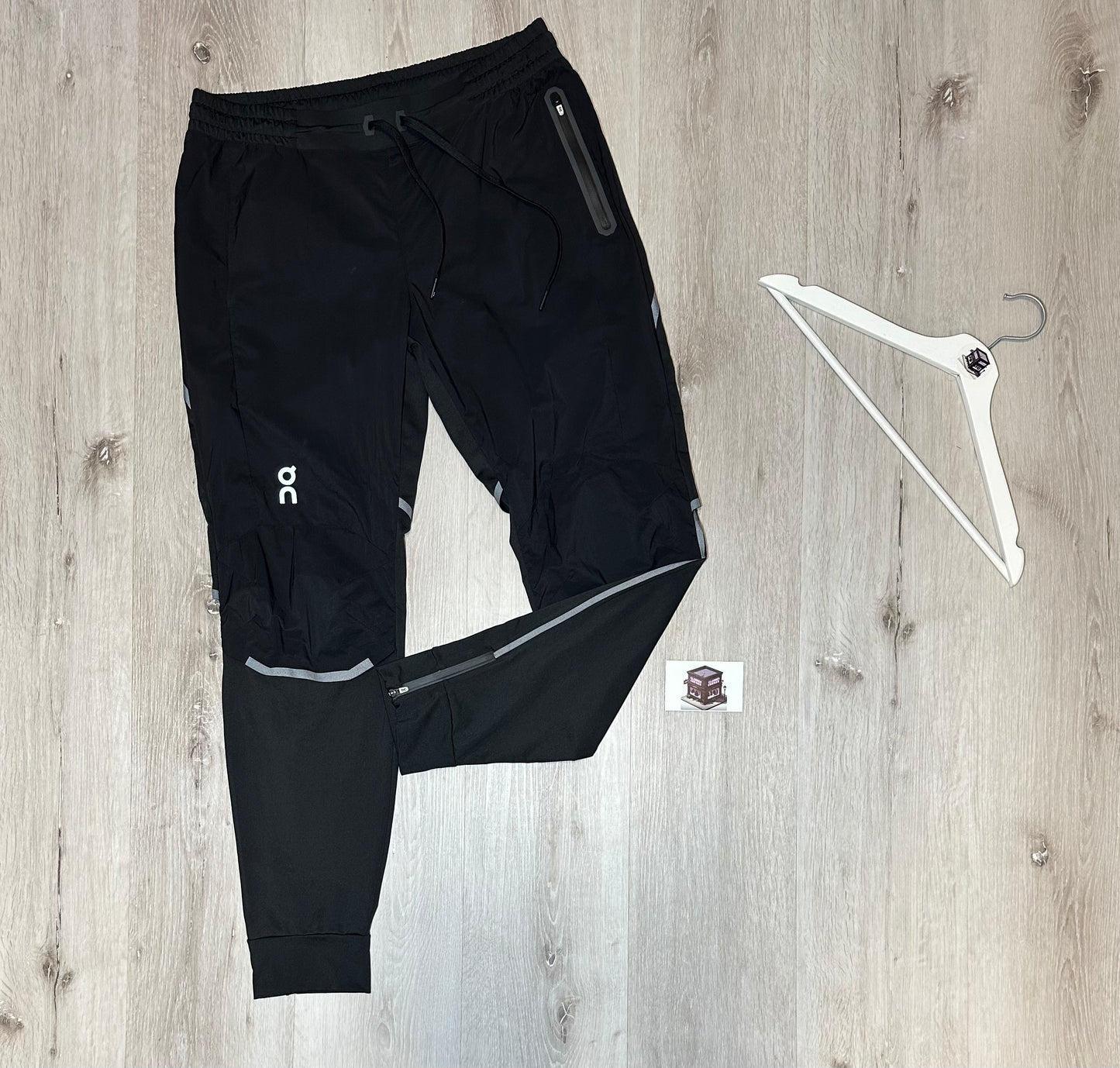 ON RUNNING TRACKSUIT BLACK/NAVY SIZE MEDIUM