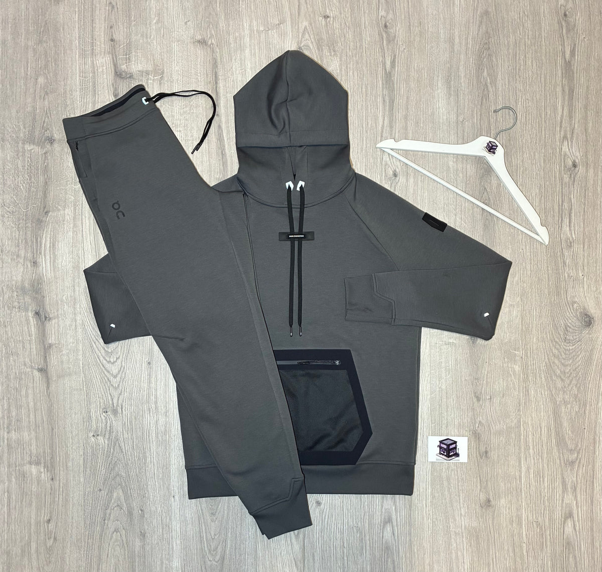 ON RUNNING 3-PIECE TECH TRACKSUIT ECLIPSE SIZE MEDIUM