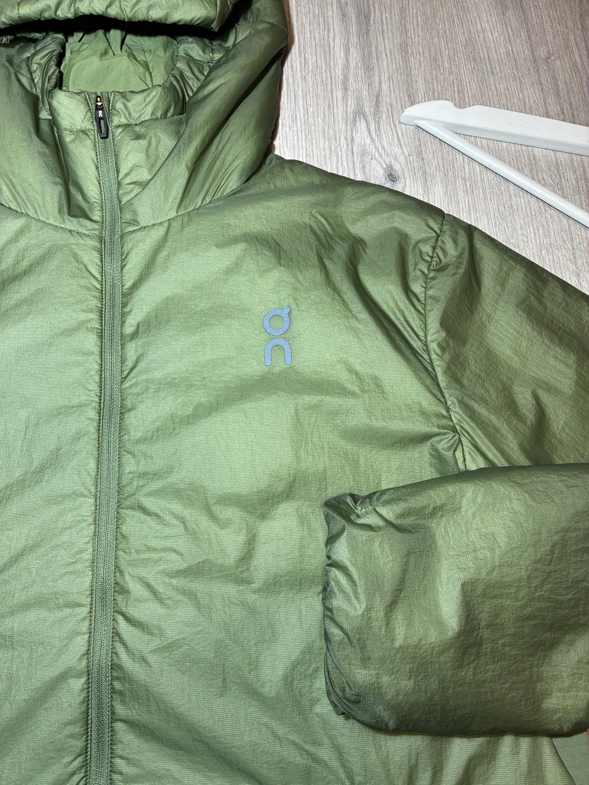 ON RUNNING TREK INSULATER TRACKSUIT TAIGA/BLACK SIZE MEDIUM