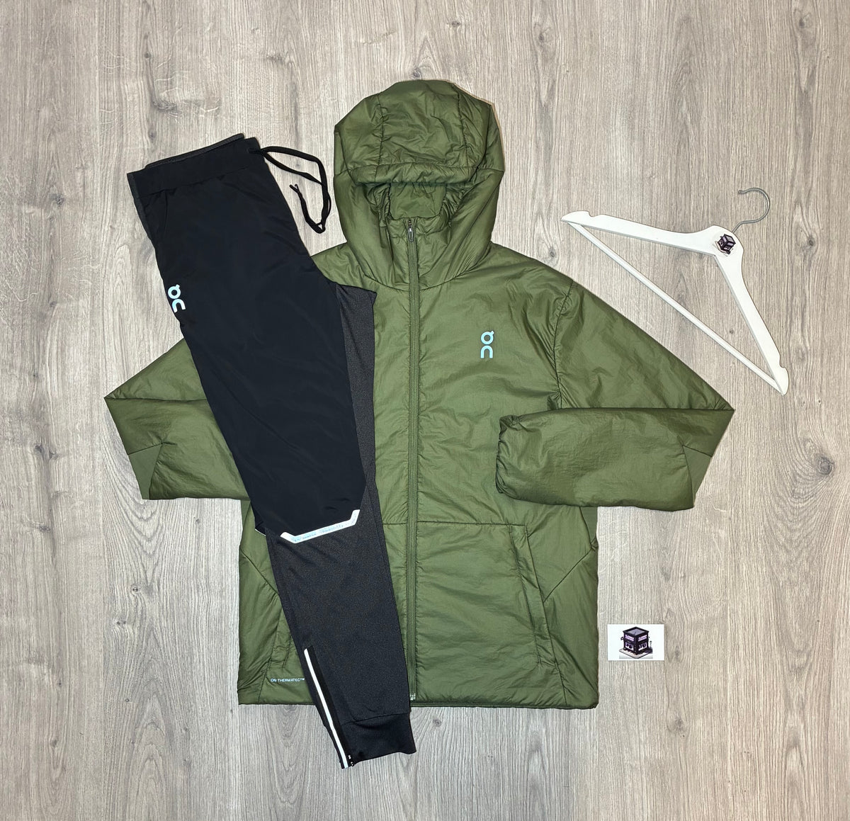 ON RUNNING TREK INSULATER TRACKSUIT TAIGA/BLACK SIZE MEDIUM